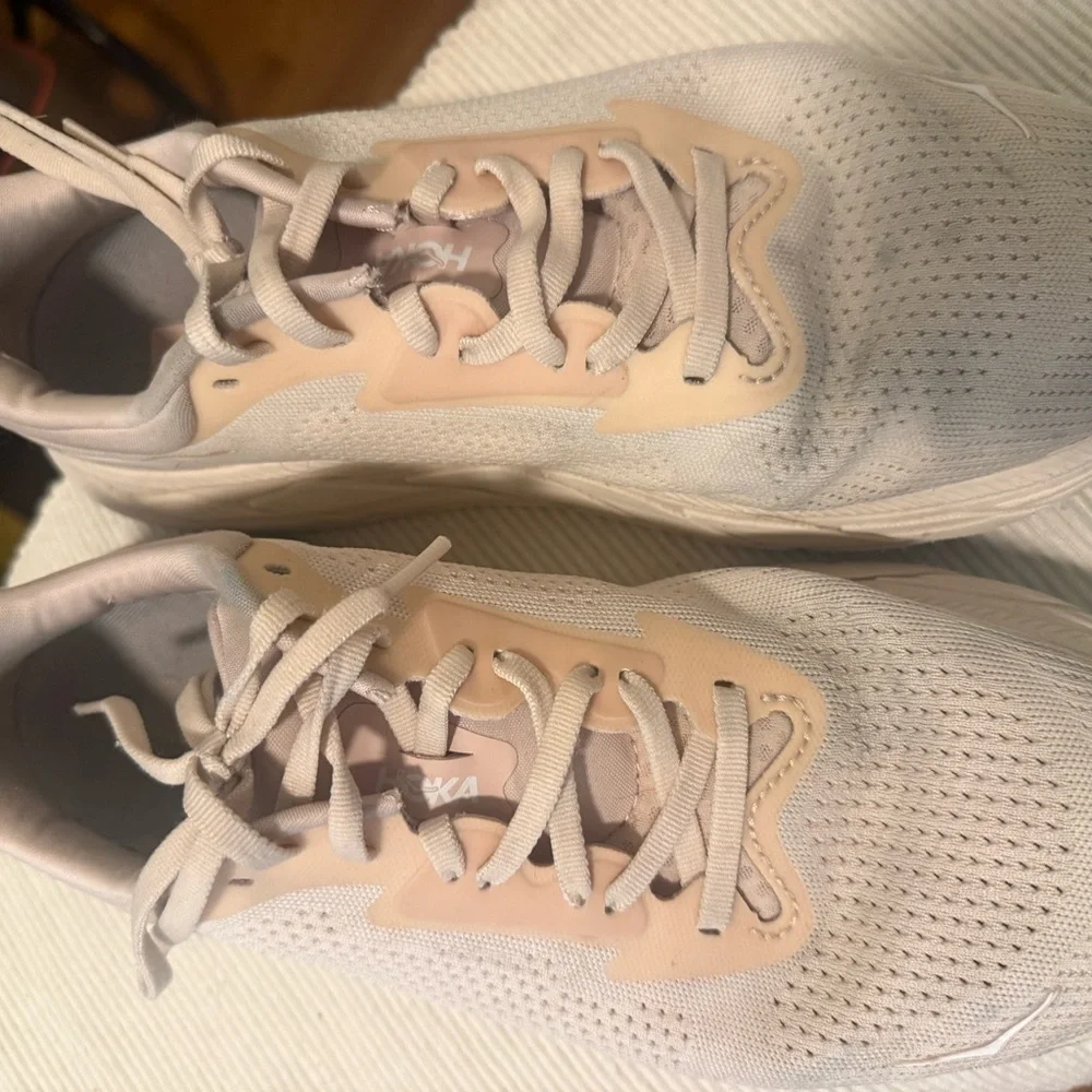 HOKA Women’s Running Shoes – 9.5– Light Pink/Peach